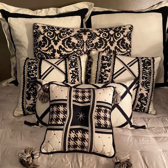 Like New! Eastern Accents Twin Size Bedding Bed Skirt - Picture 3 of 3